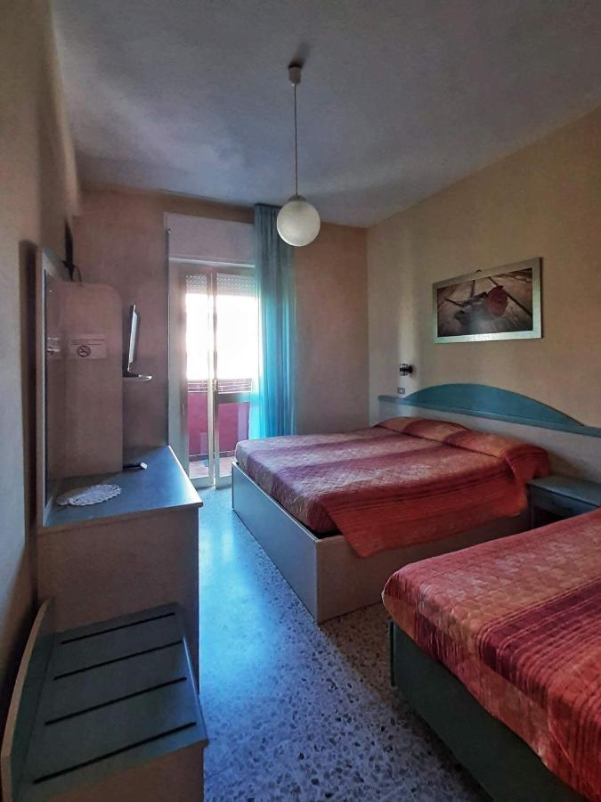 Hotel Prestigio Чезенатико Экстерьер фото