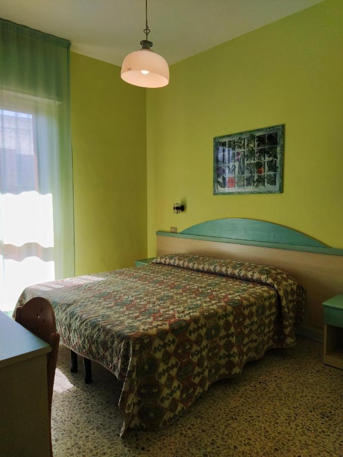 Hotel Prestigio Чезенатико Экстерьер фото