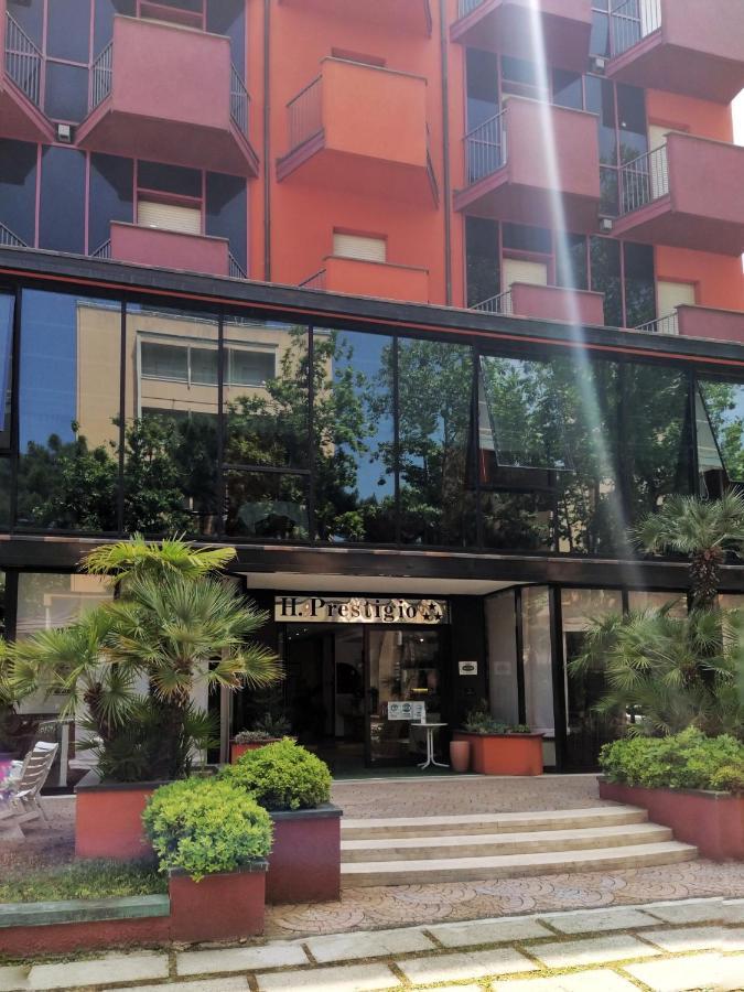 Hotel Prestigio Чезенатико Экстерьер фото