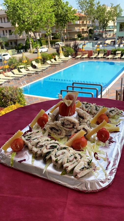 Hotel Prestigio Чезенатико Экстерьер фото