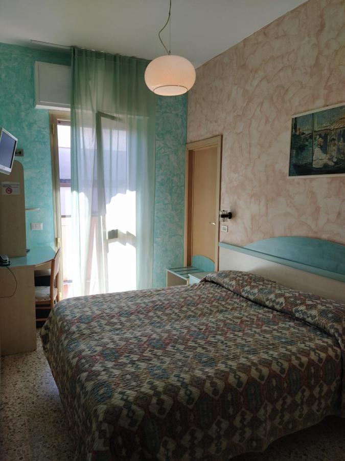 Hotel Prestigio Чезенатико Экстерьер фото