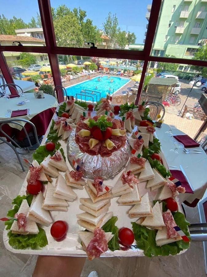 Hotel Prestigio Чезенатико Экстерьер фото
