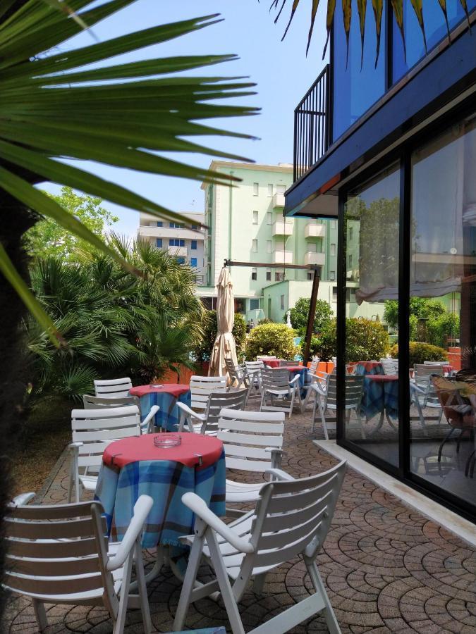 Hotel Prestigio Чезенатико Экстерьер фото