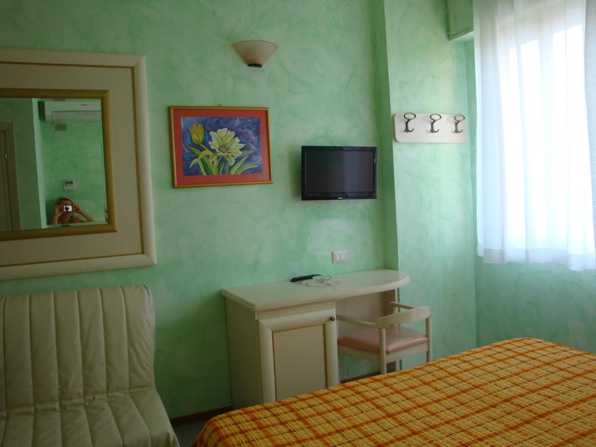 Hotel Prestigio Чезенатико Номер фото