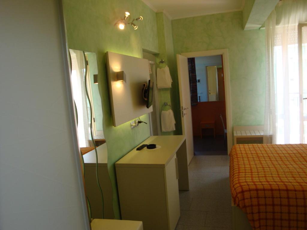Hotel Prestigio Чезенатико Номер фото