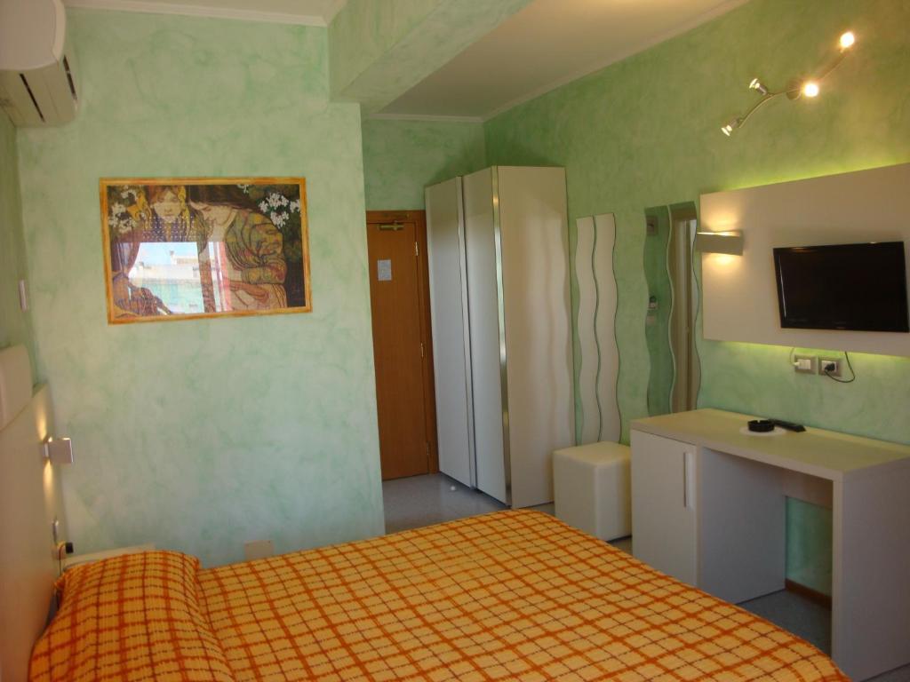 Hotel Prestigio Чезенатико Номер фото