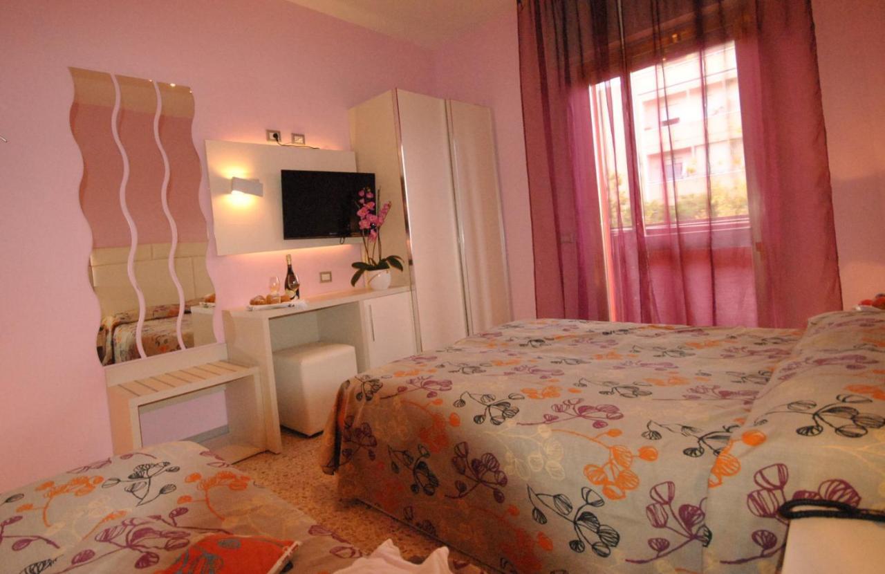 Hotel Prestigio Чезенатико Экстерьер фото
