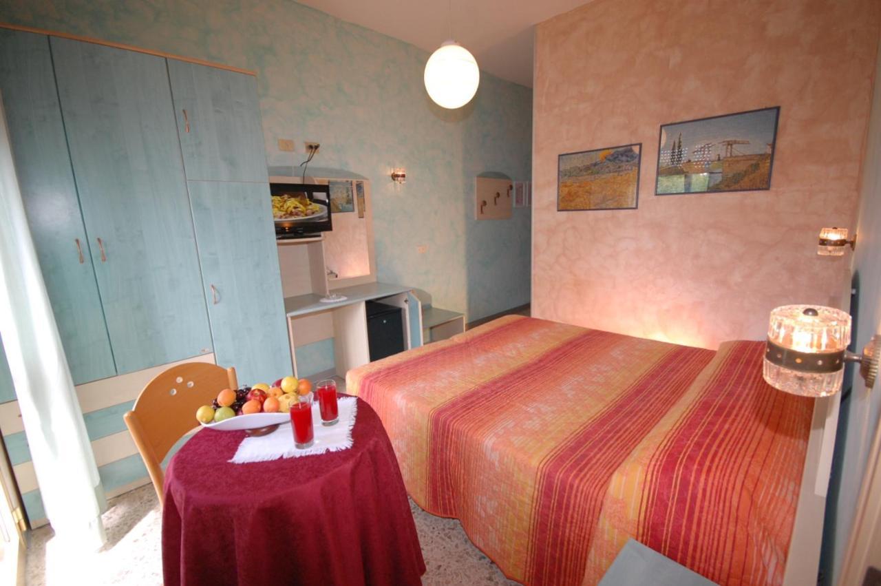 Hotel Prestigio Чезенатико Экстерьер фото