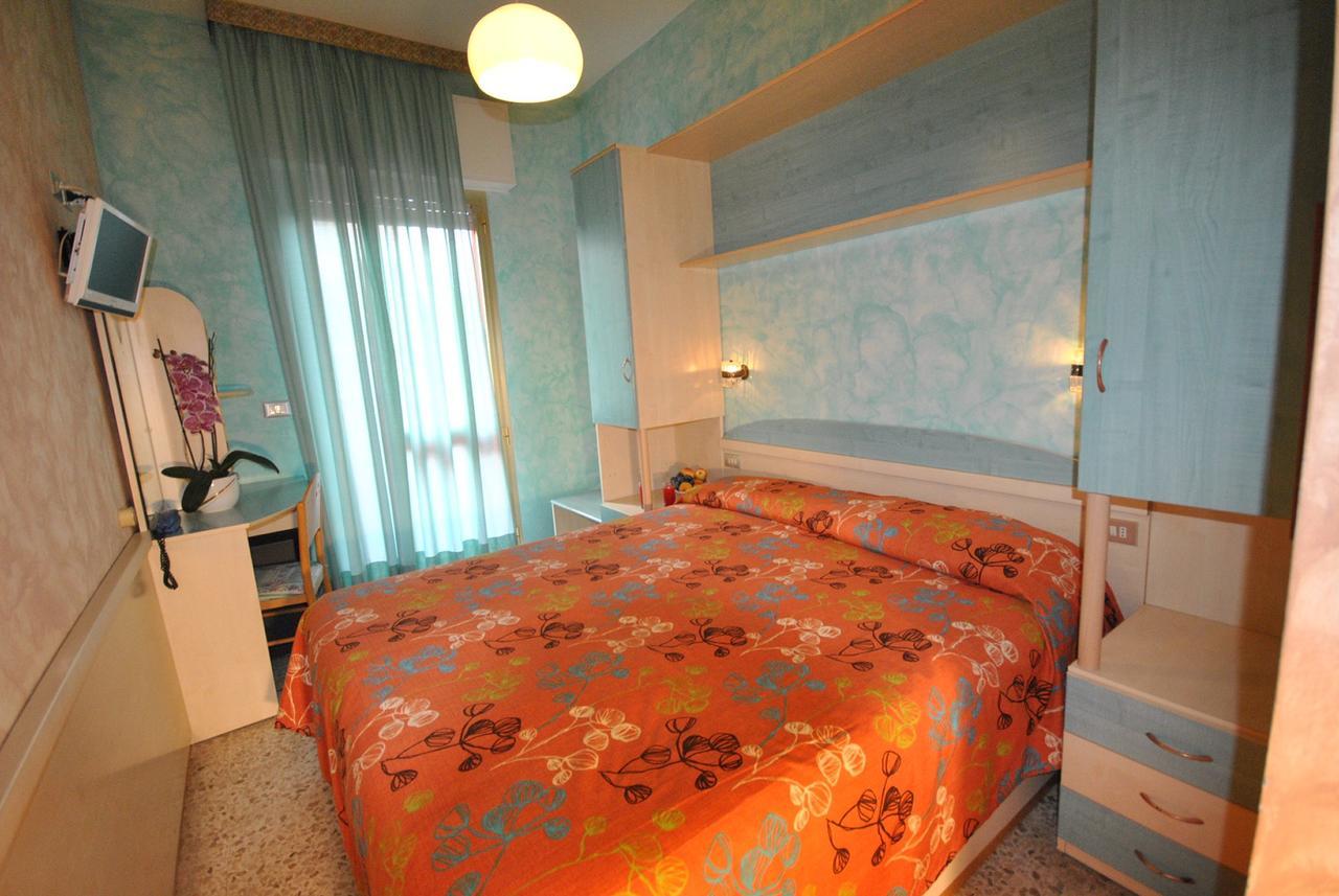 Hotel Prestigio Чезенатико Экстерьер фото